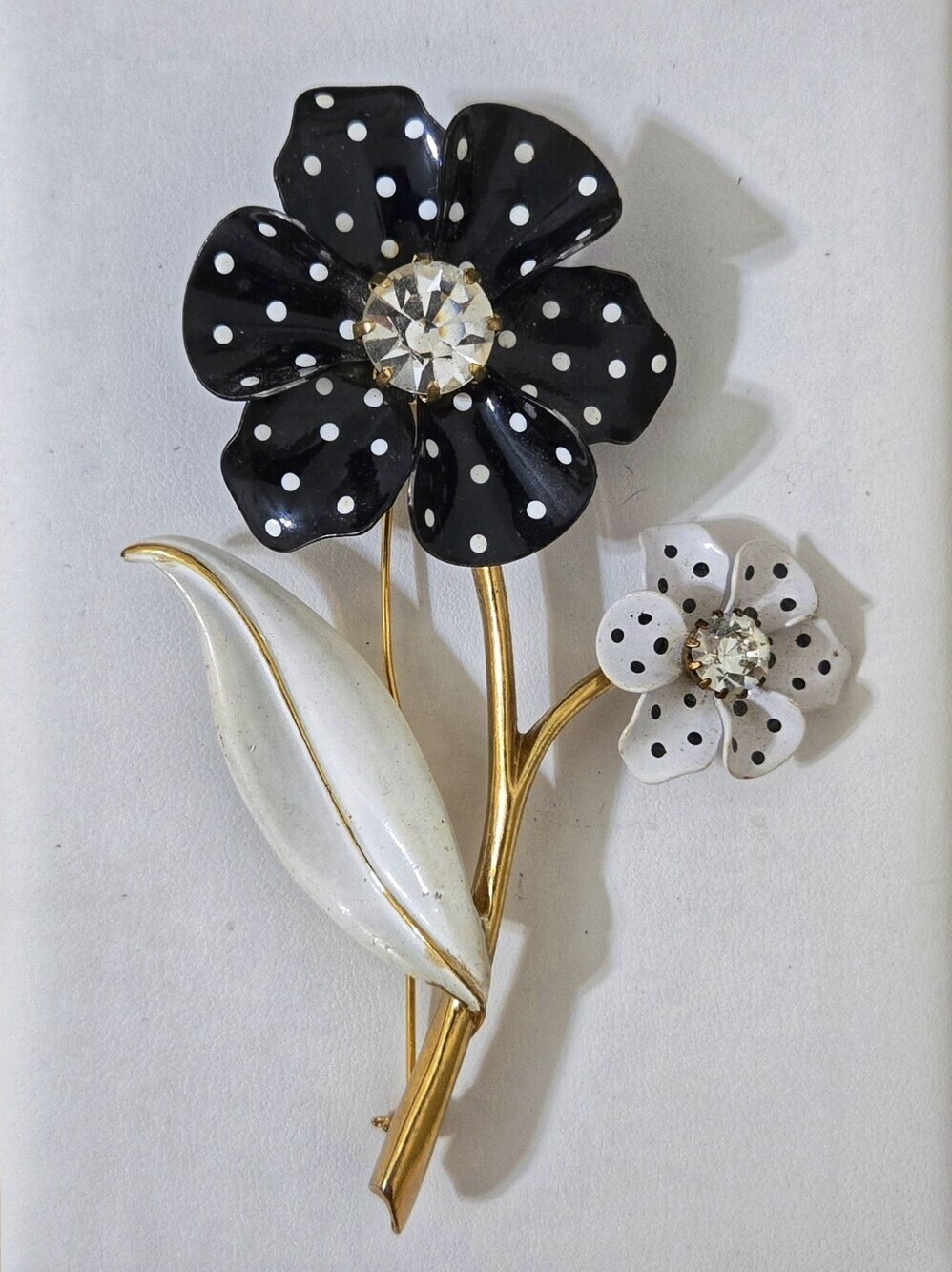 Avon Black & White Polka Dot Enamel Flower Brooch with Cream Leace Gold Stem
